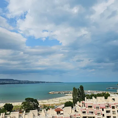 Sea View 1br Across The Διαμέρισμα Βάρνα