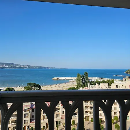 Sea View 1br Across The Διαμέρισμα Βάρνα