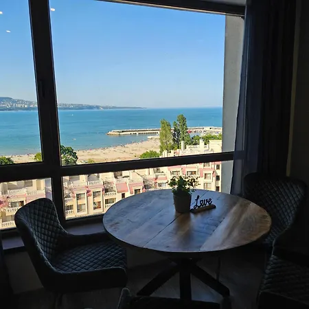 Sea View 1br Across The Βάρνα