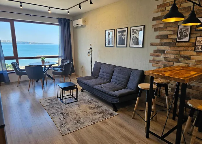 Comfy Flat Sea View & Wi-fi Daire Varna