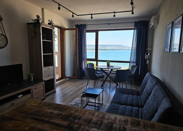 Comfy Flat Sea View & Wi-fi Varna