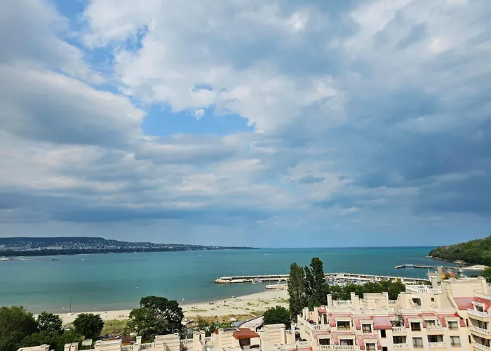 Comfy Flat Sea View & Wi-fi Daire Varna